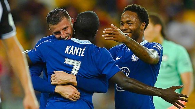 库里31+5创NBA神迹，勇士完败老鹰！巴特勒30+7+6，麦科勒姆首秀14中5