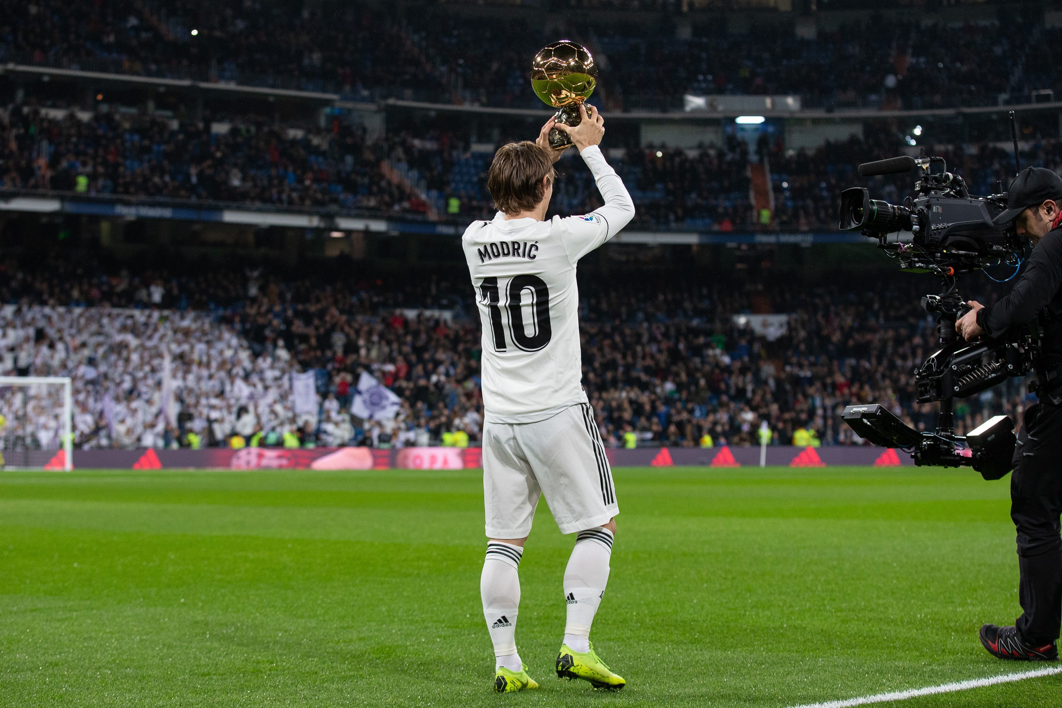 《王者荣耀》龙年珍藏英雄“敖隐”角色演示公开！