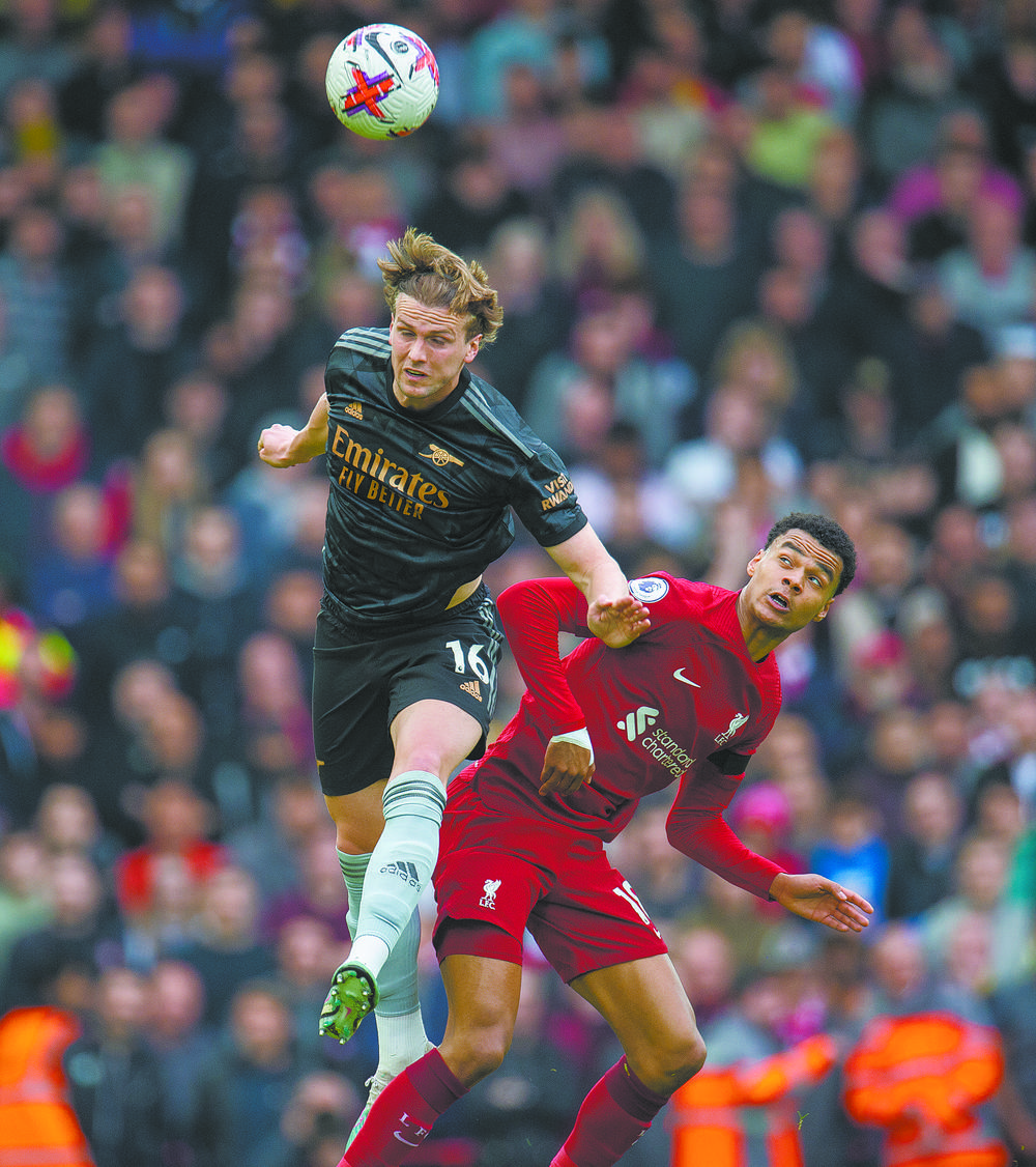 记者：莱斯特城、伊镇、汉堡和巴黎FC都对曼城后卫卡博雷有意