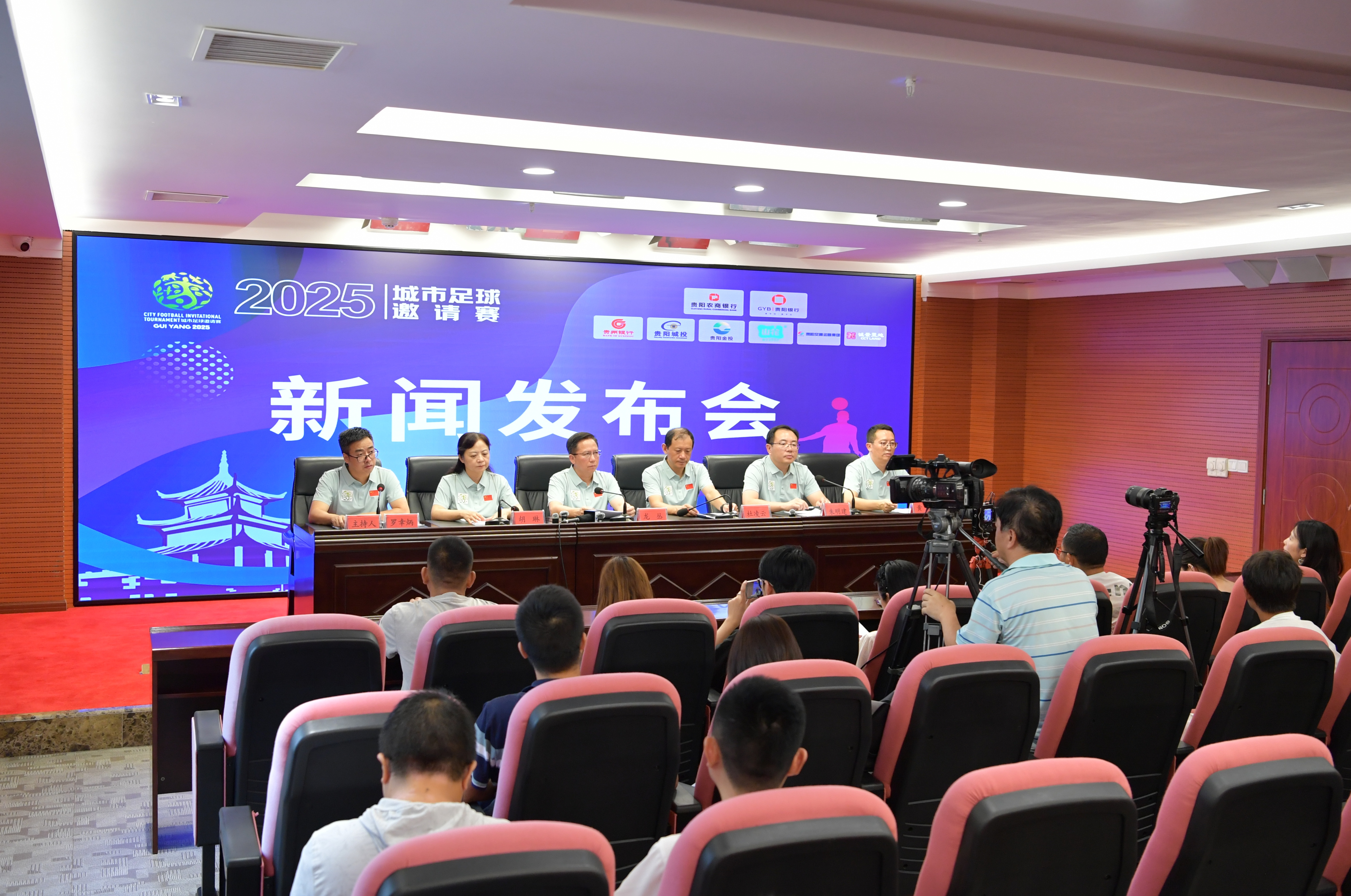2025年NBA球员收入榜前十揭晓：库里领跑，詹姆斯紧随其后